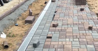 Профессиональная укладка плитки на улице в Луховицах в октябре