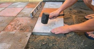 Укладка тротуарной плитки на основание в Луховицах в октябре