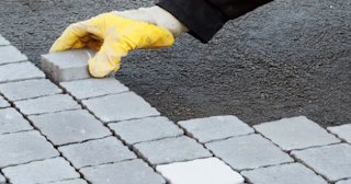 Укладка брусчатки в Луховицах - цена от 828 руб. за м2 | ТротуарнаяПлитка