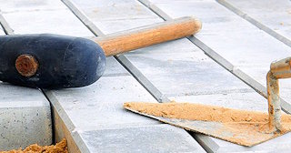 Профессиональная укладка тротуарной брусчатки в Луховицах в октябре