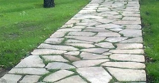 Профессиональная укладка камня на дорожки в Луховицах в октябре
