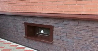 Облицовка цоколя панелями под камень в Луховицах в октябре