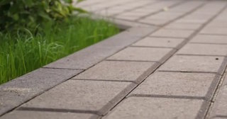 Профессиональная укладка тротуарных дорожек в Луховицах в октябре