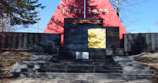 Профессиональное благоустройство памятников в Луховицах в октябре